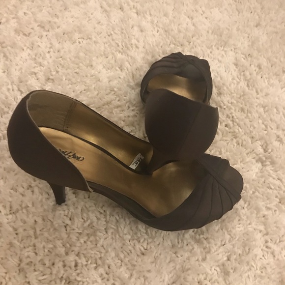 Shoes - Picture 3 of 4